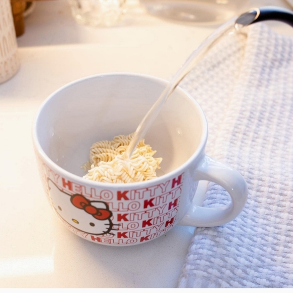 Sanrio Hello Kitty Red Ceramic Soup Mug With Vented Lid New - Picture 2 of 6